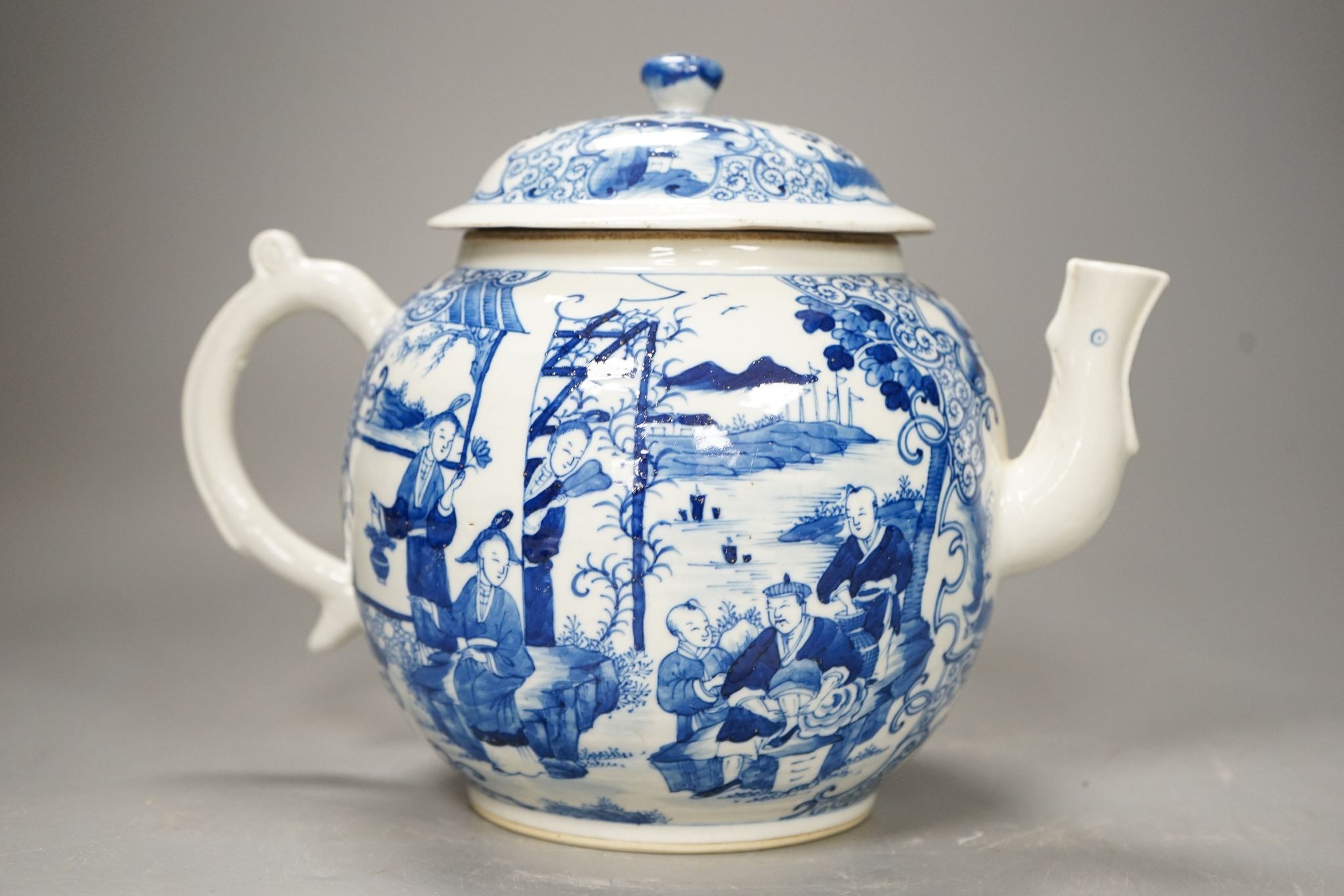 A large Chinese blue and white wine pot, 20cm